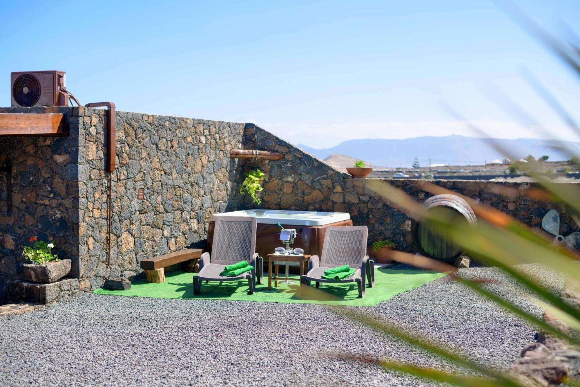 Los 4 Nobles Apartment Tinajo